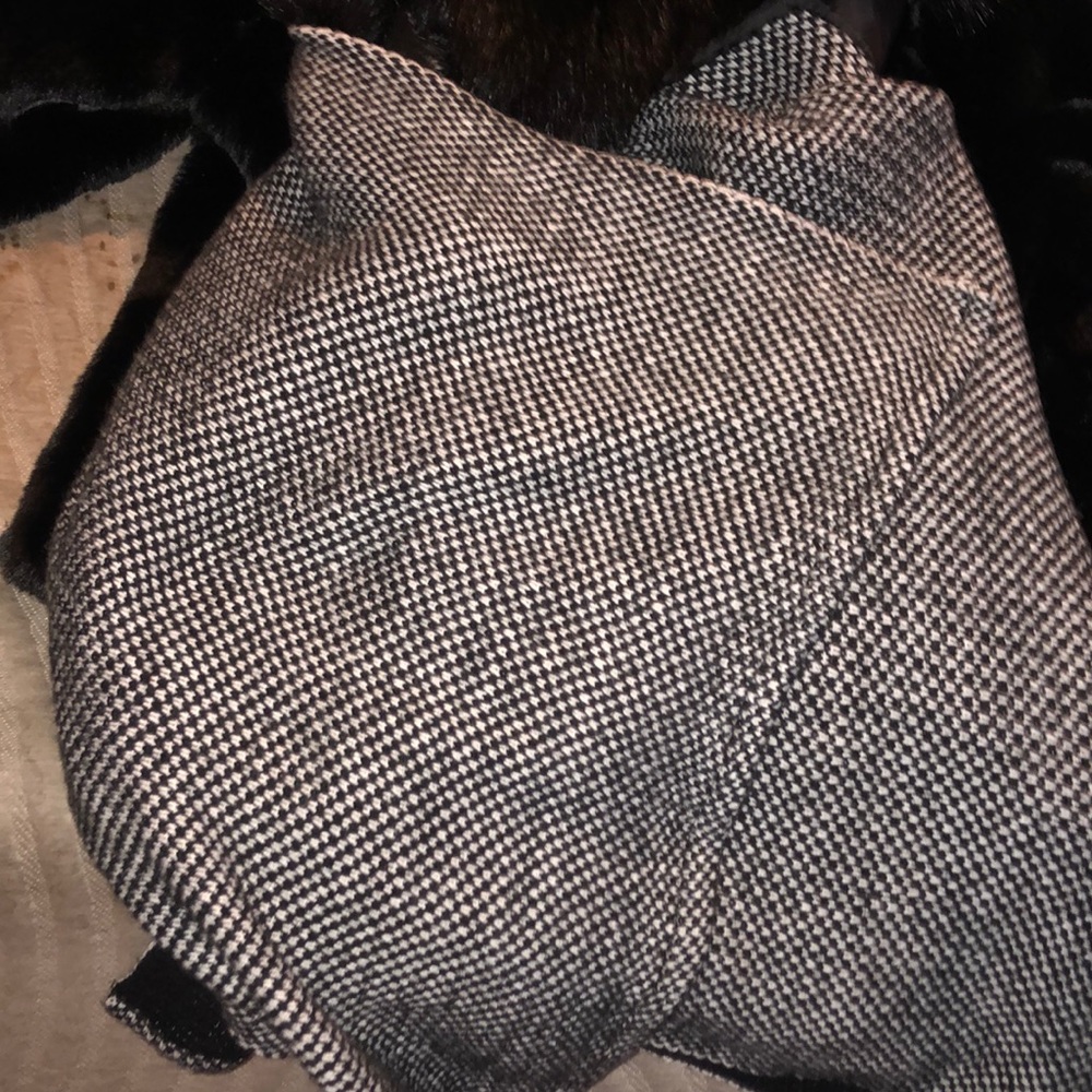 Akira black & grey cape with faux fur collar